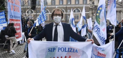 Più tutele ai poliziotti, più indennità!