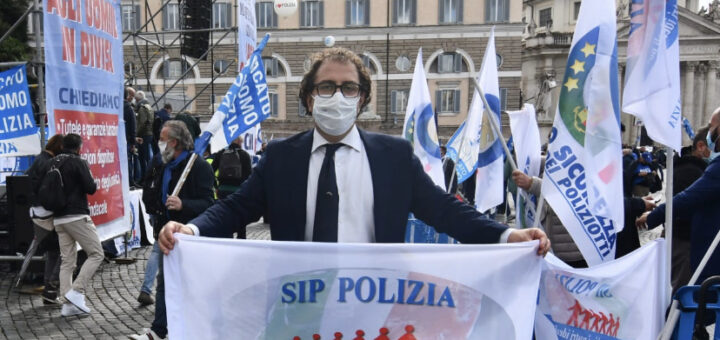 Più tutele ai poliziotti, più indennità!
